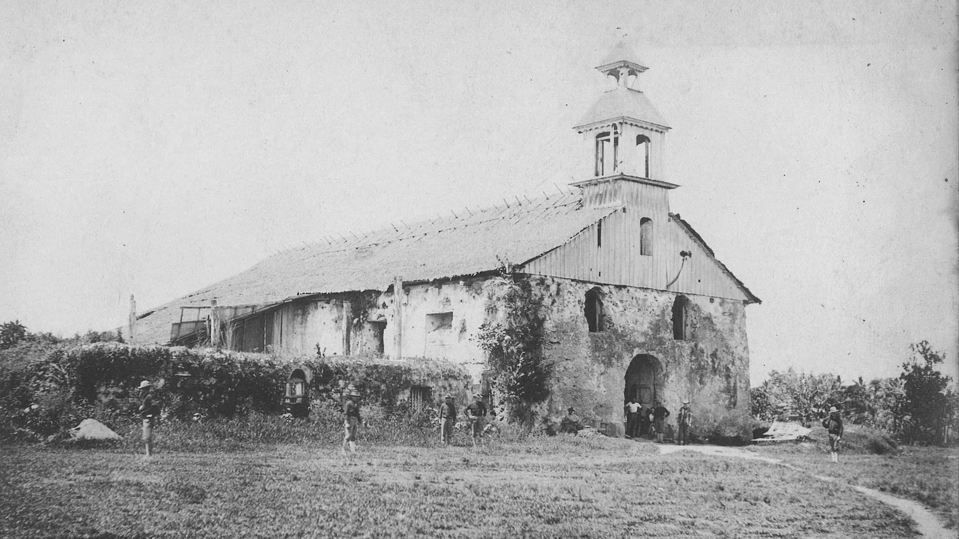 Fotografía histórica de la iglesia de Baler