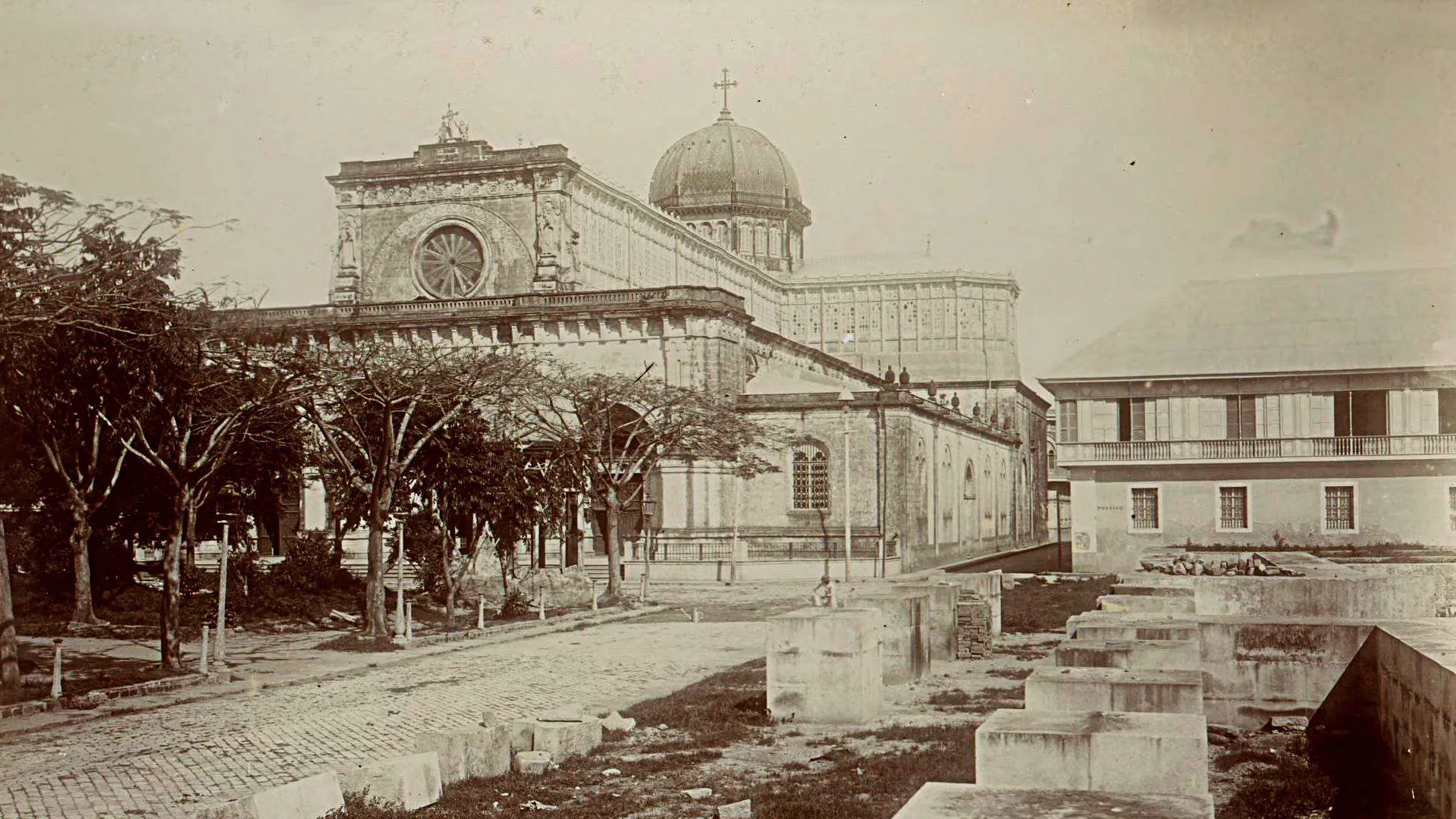 Fotografía histórica de la plaza de Intramuros